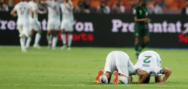 محرز يقود منتخب الجزائر نحو النهائي